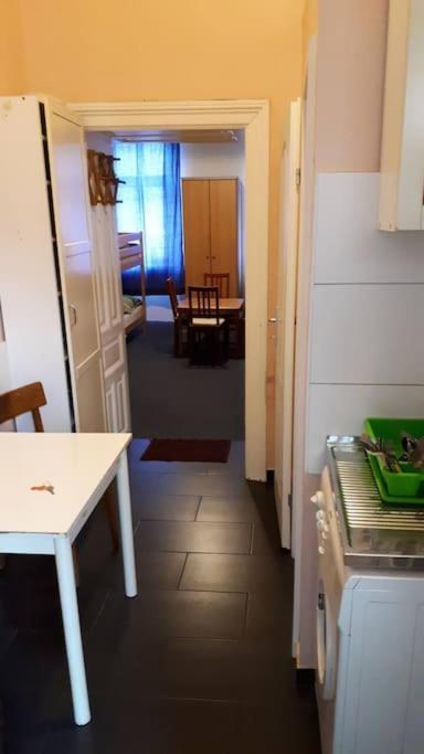 Simple Apartment 10 Minutes To Downtown Вена Экстерьер фото